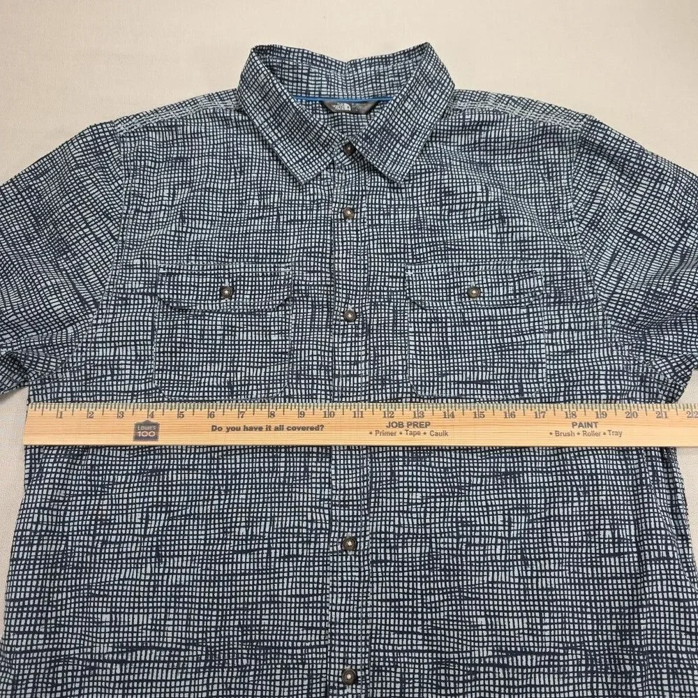 The North Face, Short Sleeve Button up Shirt, Geometric grid pattern, size Large